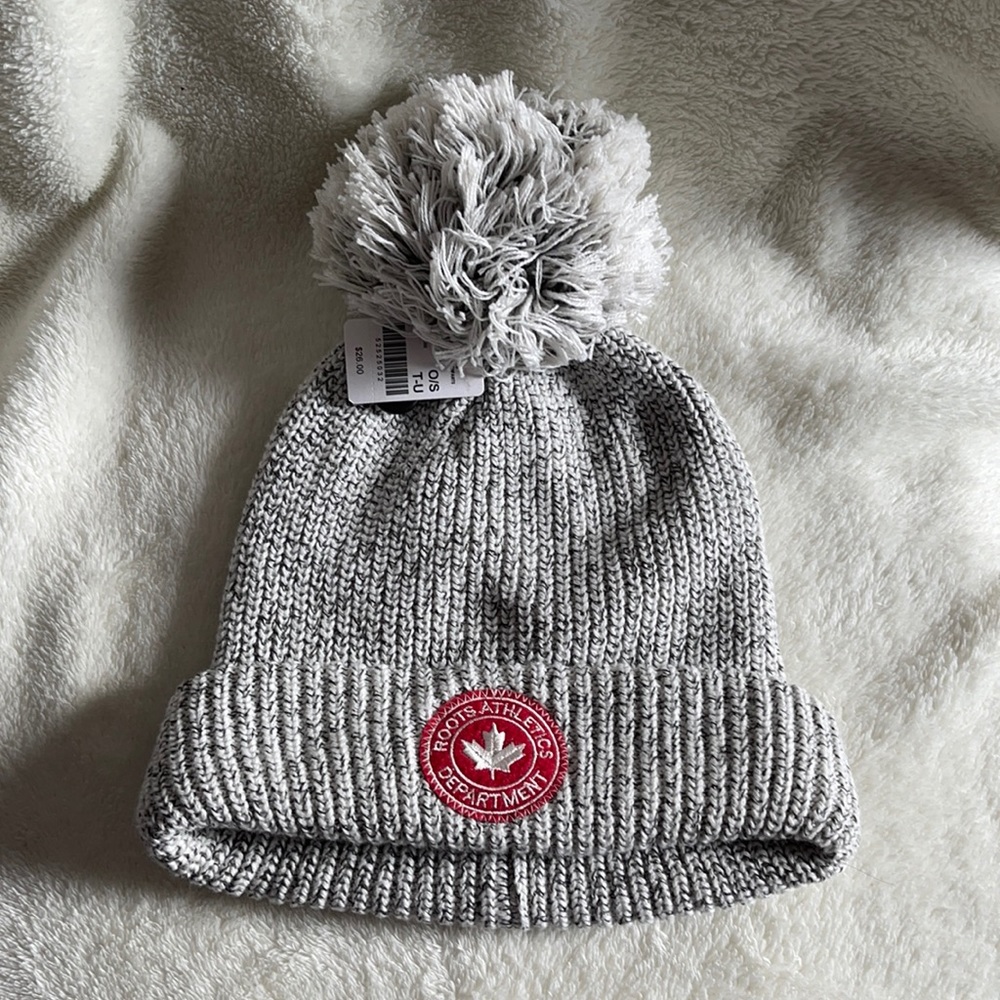 NWT Roots pompom beanie with Sherpa lining for kids